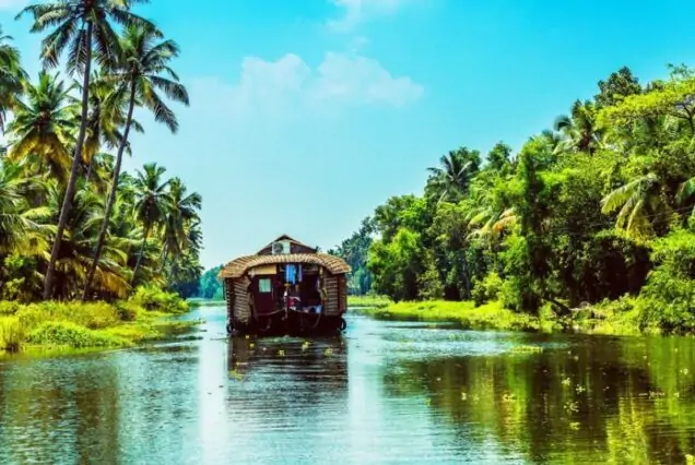 Backwaters & Ayurveda in Luxury – 5 Nights / 6 Days