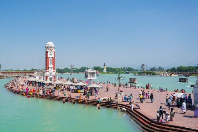 Evening Ganga Aarti at Har Ki Pauri included in Haridwar tour packages