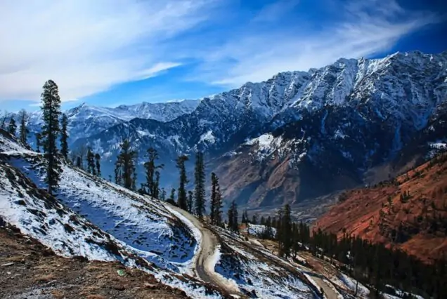 Snow-covered mountains and scenic views from Himachal Tour Packages – Explore Himachal Pradesh Tour Packages with Go India Holiday