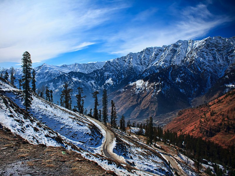 Snow-covered mountains and scenic views from Himachal Tour Packages – Explore Himachal Pradesh Tour Packages with Go India Holiday
