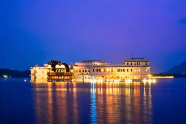 1-Day Udaipur City Tour – City Palace, Lake Pichola & Heritage Sites