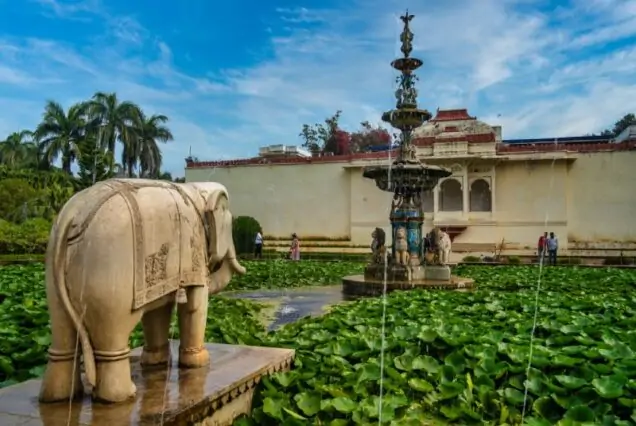 Udaipur Heritage Tour – City Palace Overlooking Lake Pichola