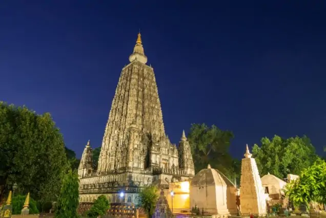 Devotees praying at Mahabodhi Temple in Bodhgaya during Buddha Darshan Tour Package by Go India Holiday